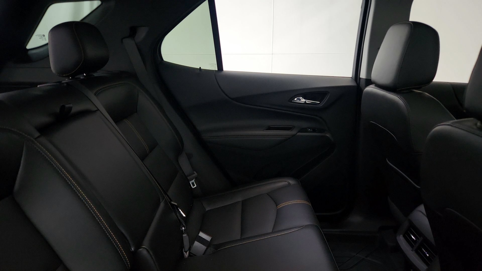 Used 2024 Chevrolet Equinox Premier AWD/4WD image 30