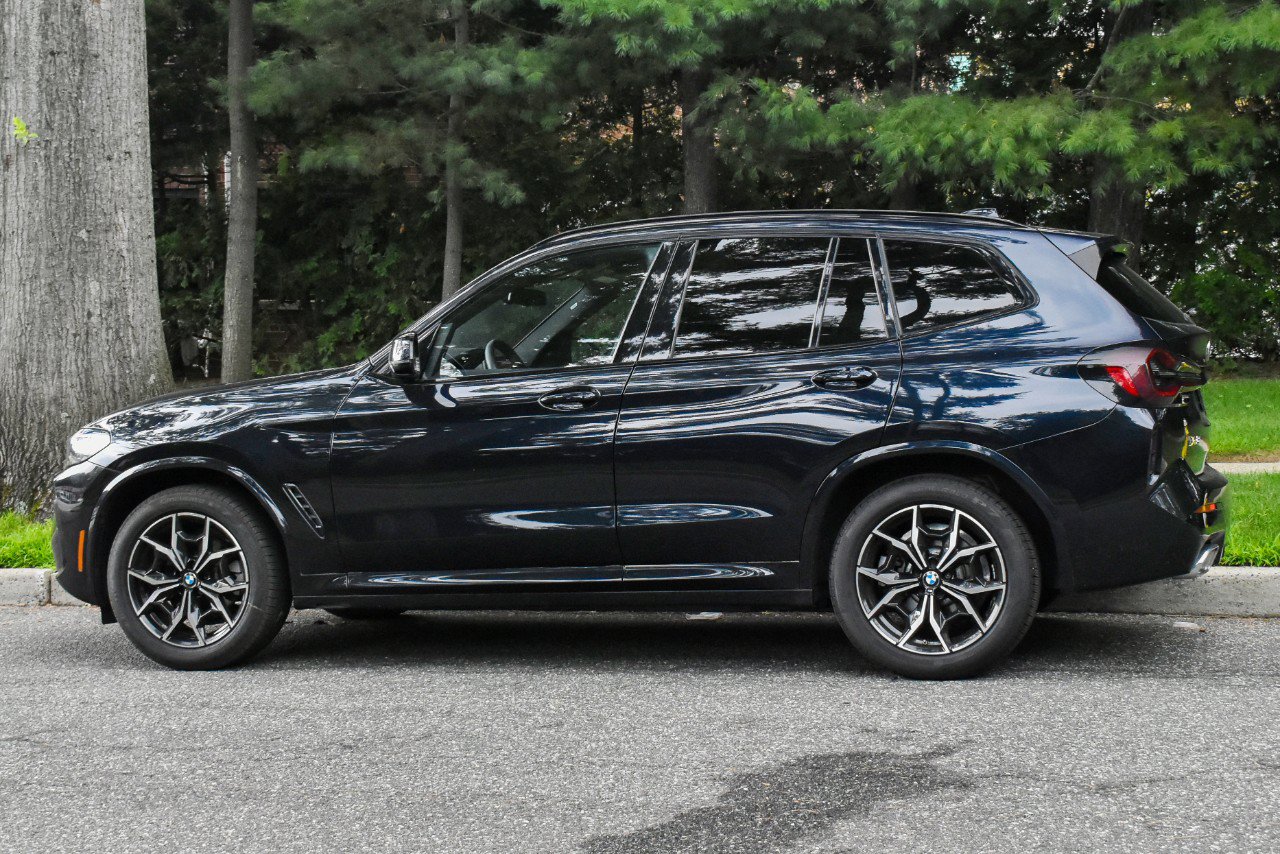 Used 2023 BMW X3 xDrive30i w/ M Sport Package AWD/4WD image 4