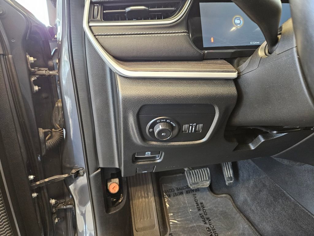 Used 2022 Jeep Grand Cherokee L Limited image 16