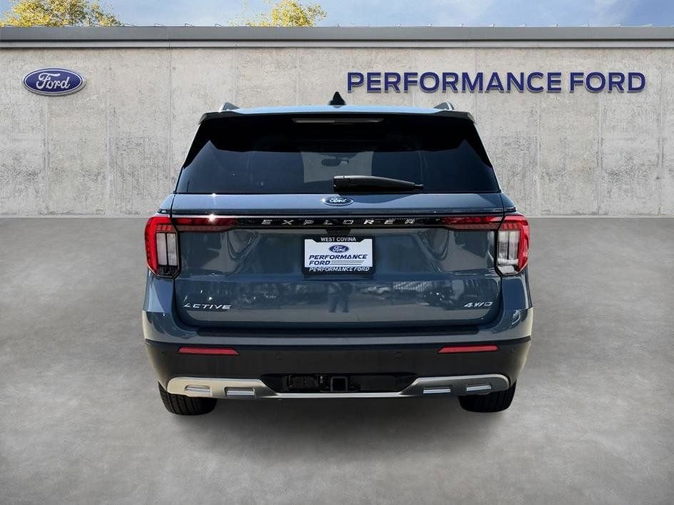 Used 2025 Ford Explorer Active w/ Active Comfort Package image 10