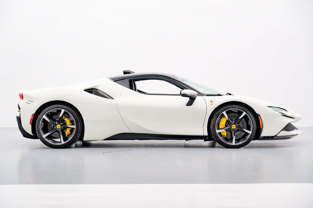 Used 2021 Ferrari SF90 Stradale AWD/4WD image 18