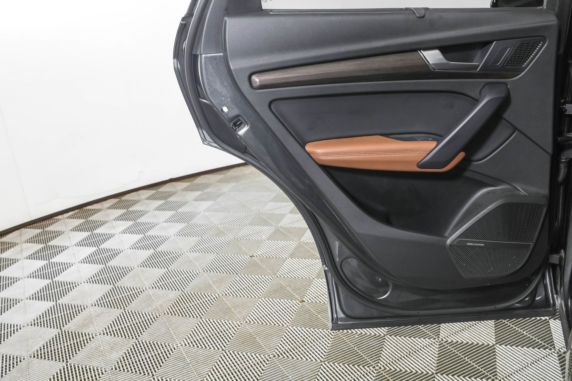 Used 2023 Audi Q5 e Premium Plus w/ Premium Plus Package image 42