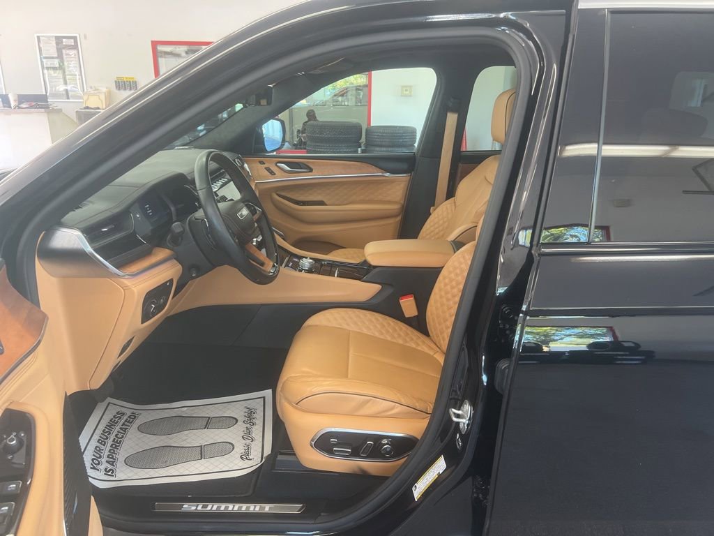 Certified 2023 Jeep Grand Cherokee Summit image 7
