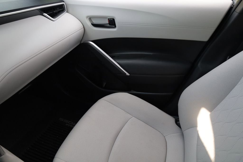 Used 2023 Toyota Corolla Cross LE image 11