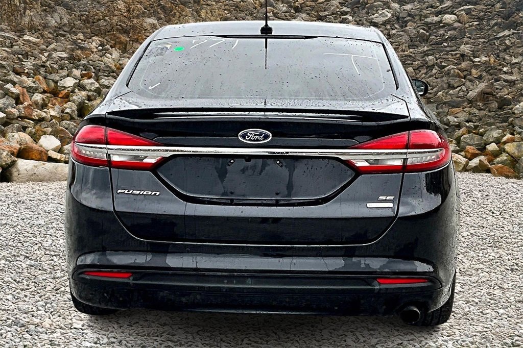 Used 2018 Ford Fusion SE w/ Equipment Group 201A image 4