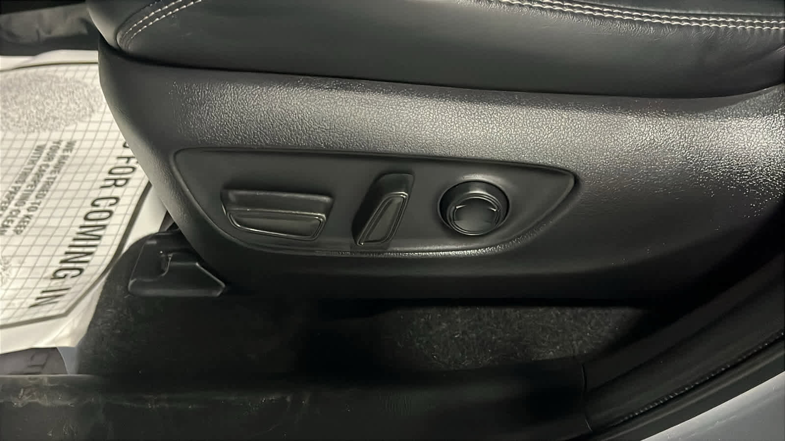 Used 2022 Toyota RAV4 XLE Premium AWD/4WD image 22
