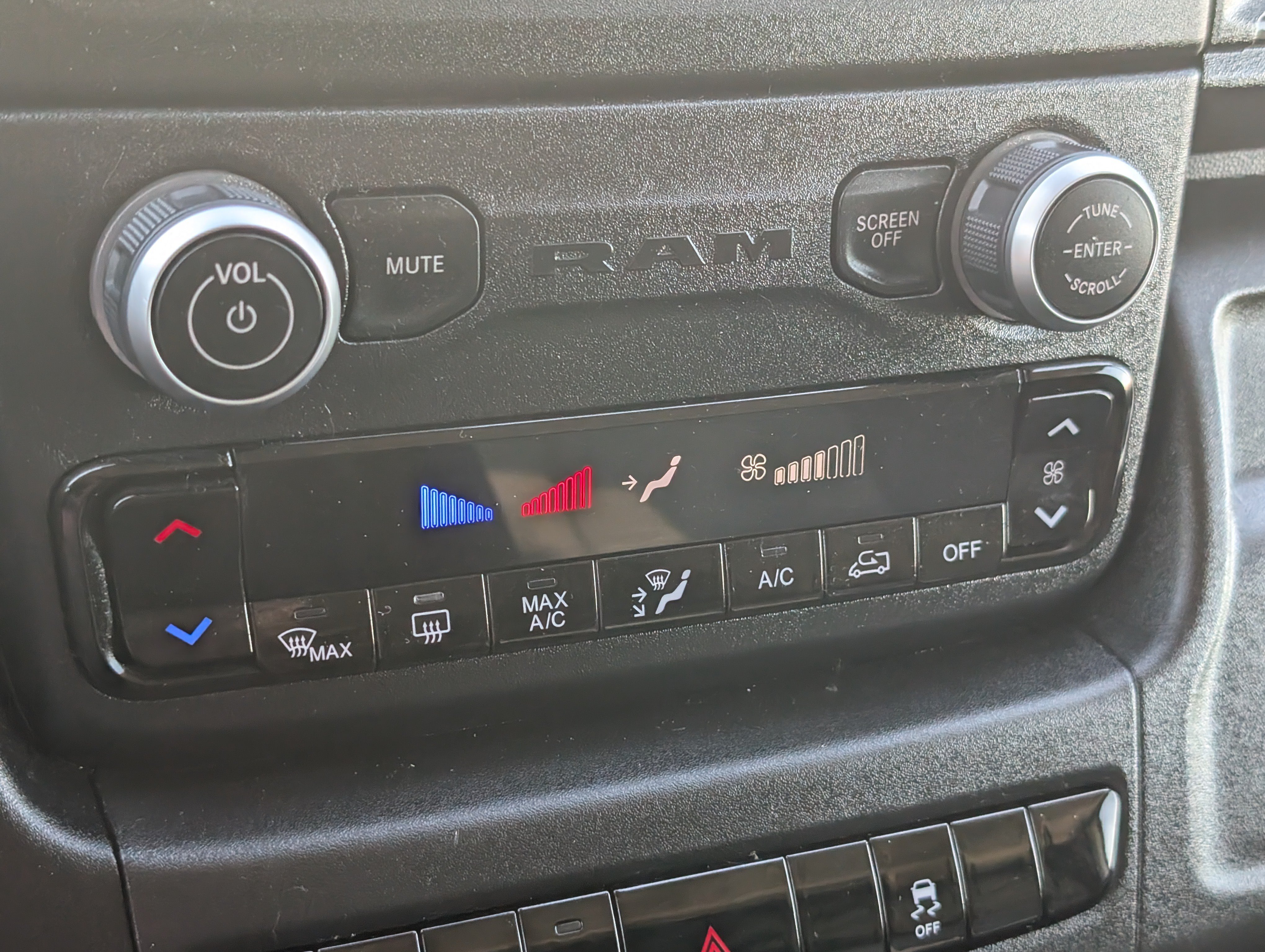 Used 2025 RAM ProMaster 3500 w/ Convenience Group FWD image 11