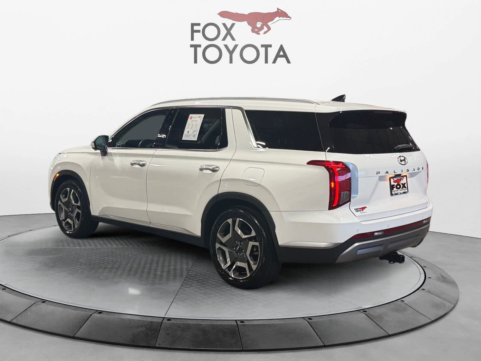 Used 2023 Hyundai Palisade SEL FWD image 4