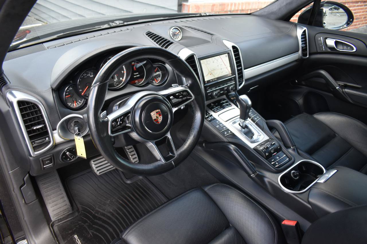 Used 2015 Porsche Cayenne Turbo AWD/4WD image 10