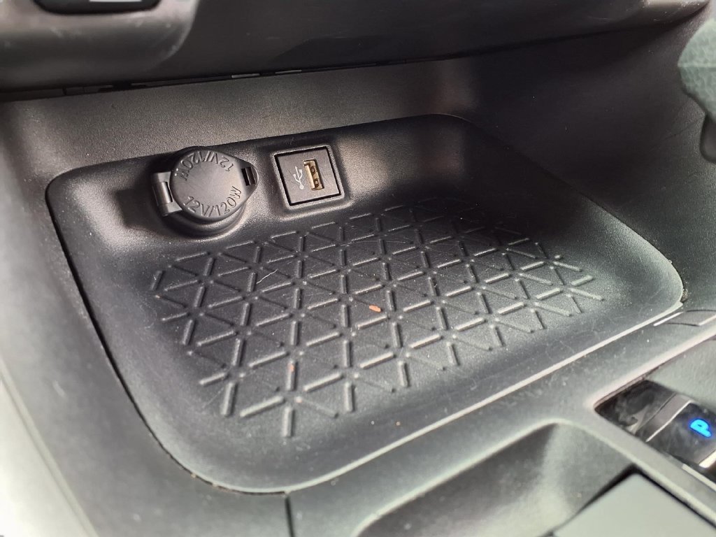 Used 2025 Toyota RAV4 LE AWD/4WD image 11