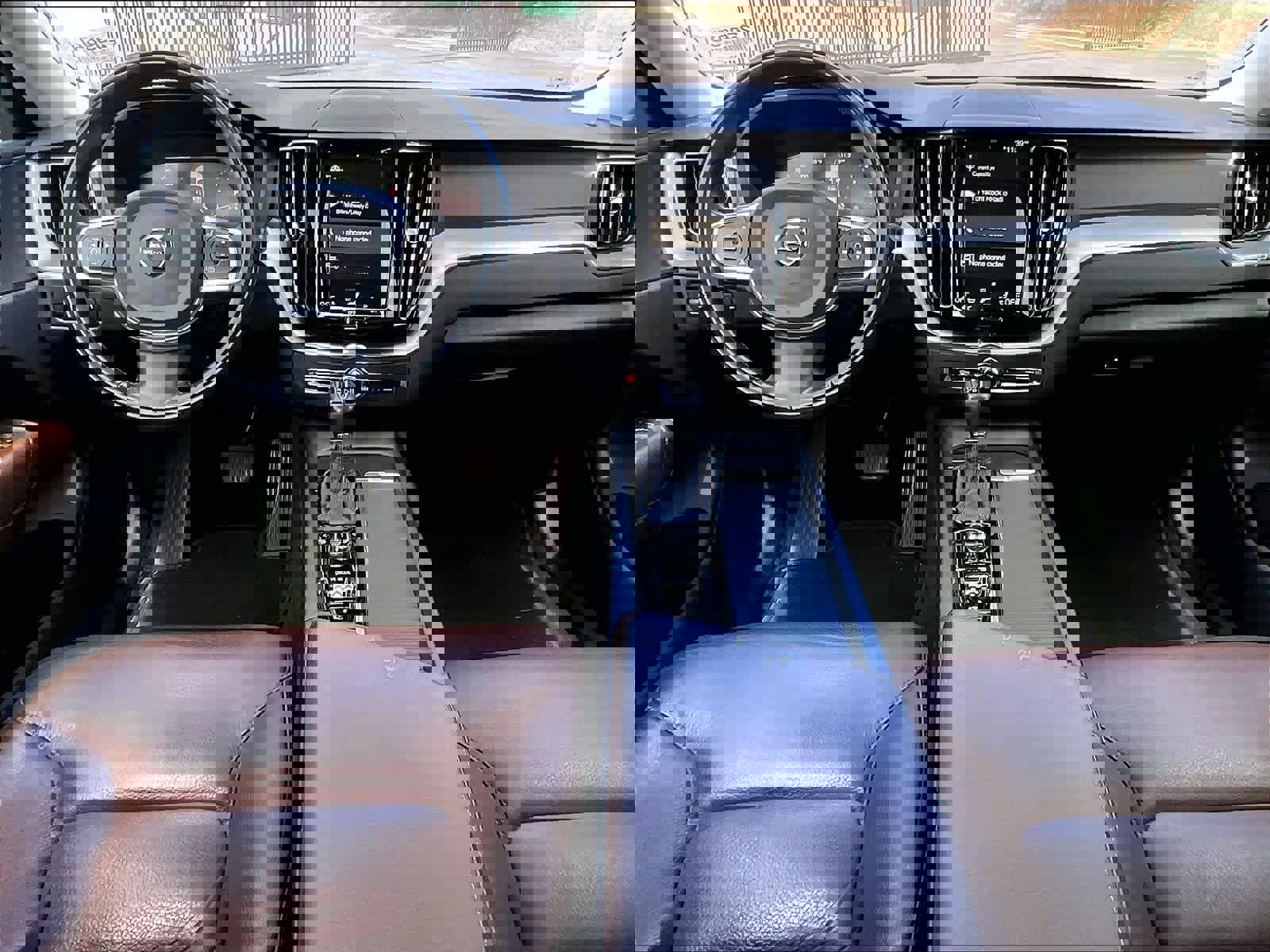 Used 2018 Volvo XC60 T6 Momentum w/ Convenience Package AWD/4WD image 3