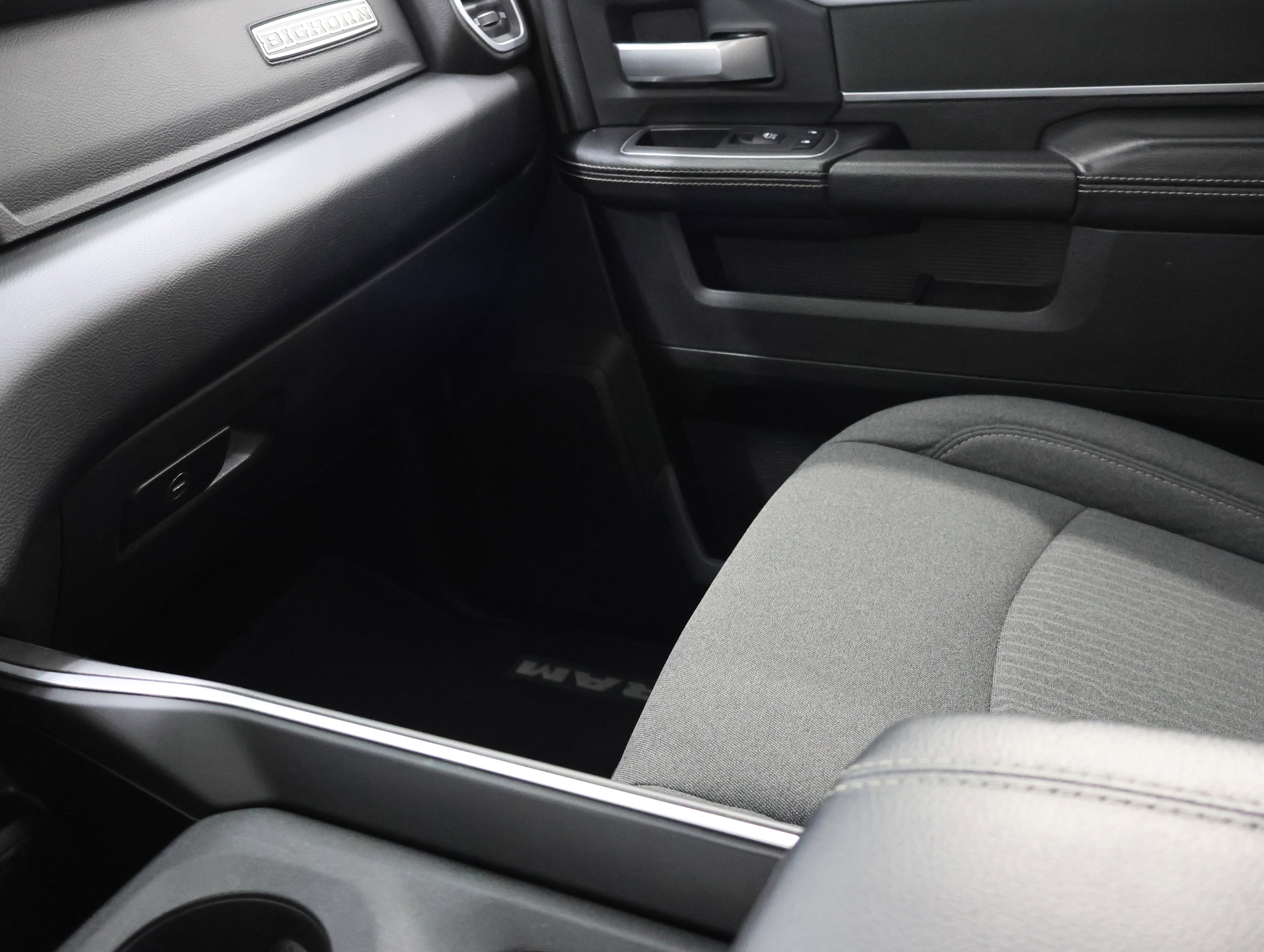 Used 2024 RAM 3500 Big Horn w/ Sport Appearance Package image 13