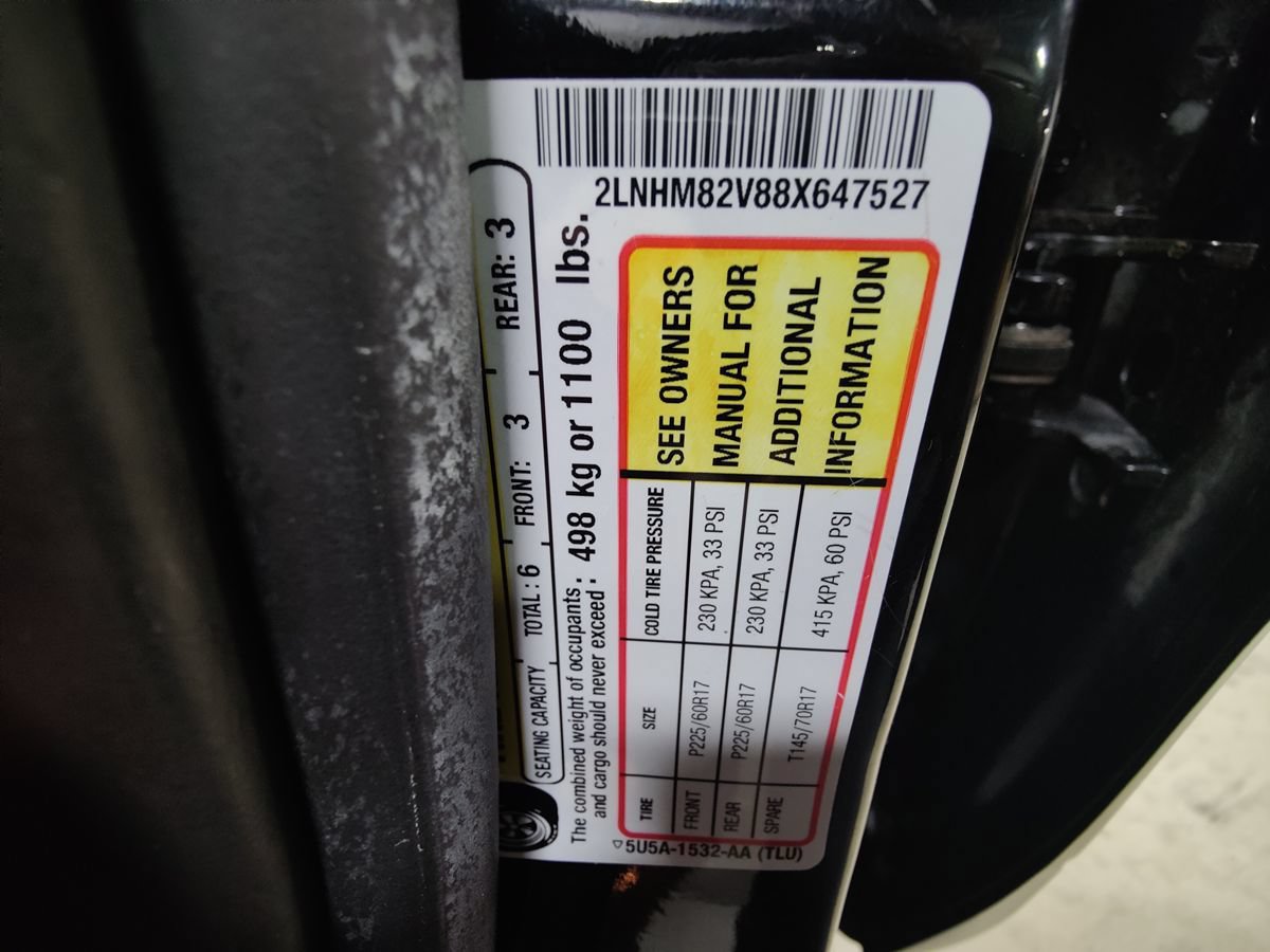 Used 2008 Lincoln Town Car Signature Limited RWD image 25