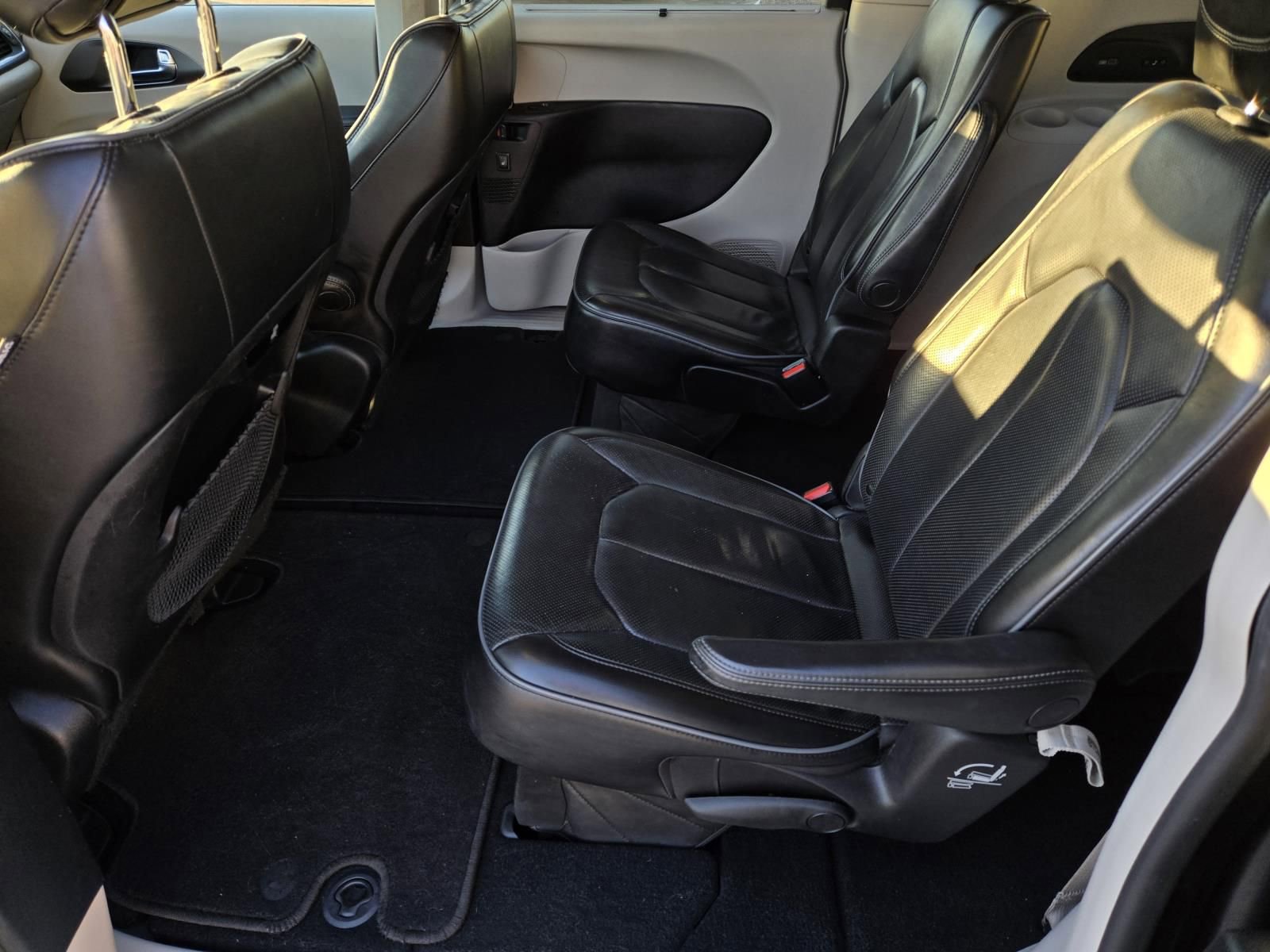 Used 2019 Chrysler Pacifica Limited image 14