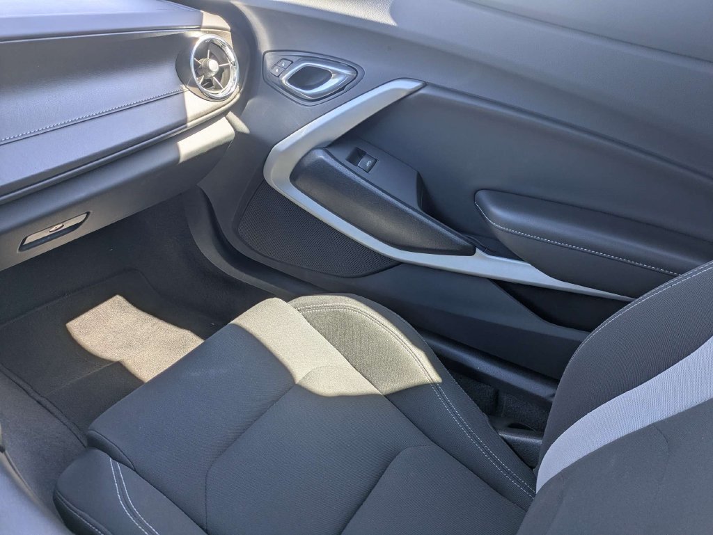 Used 2022 Chevrolet Camaro LT RWD image 17