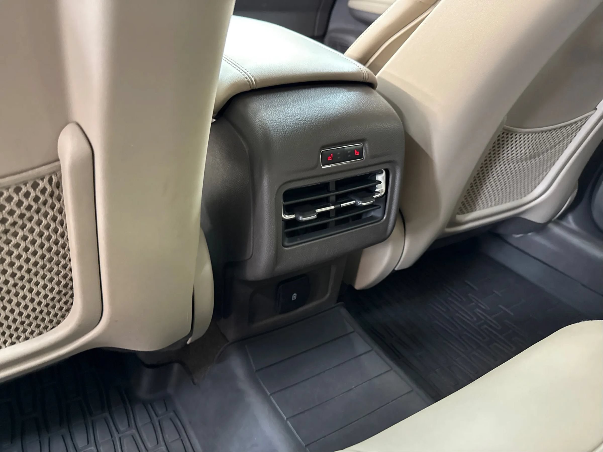 Used 2022 Lincoln Corsair AWD w/ Premium Package image 27