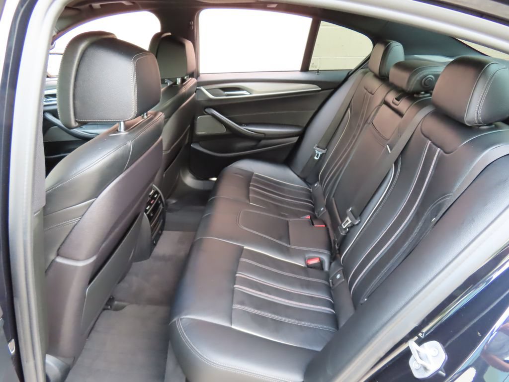 Used 2018 BMW M550i xDrive AWD/4WD image 34