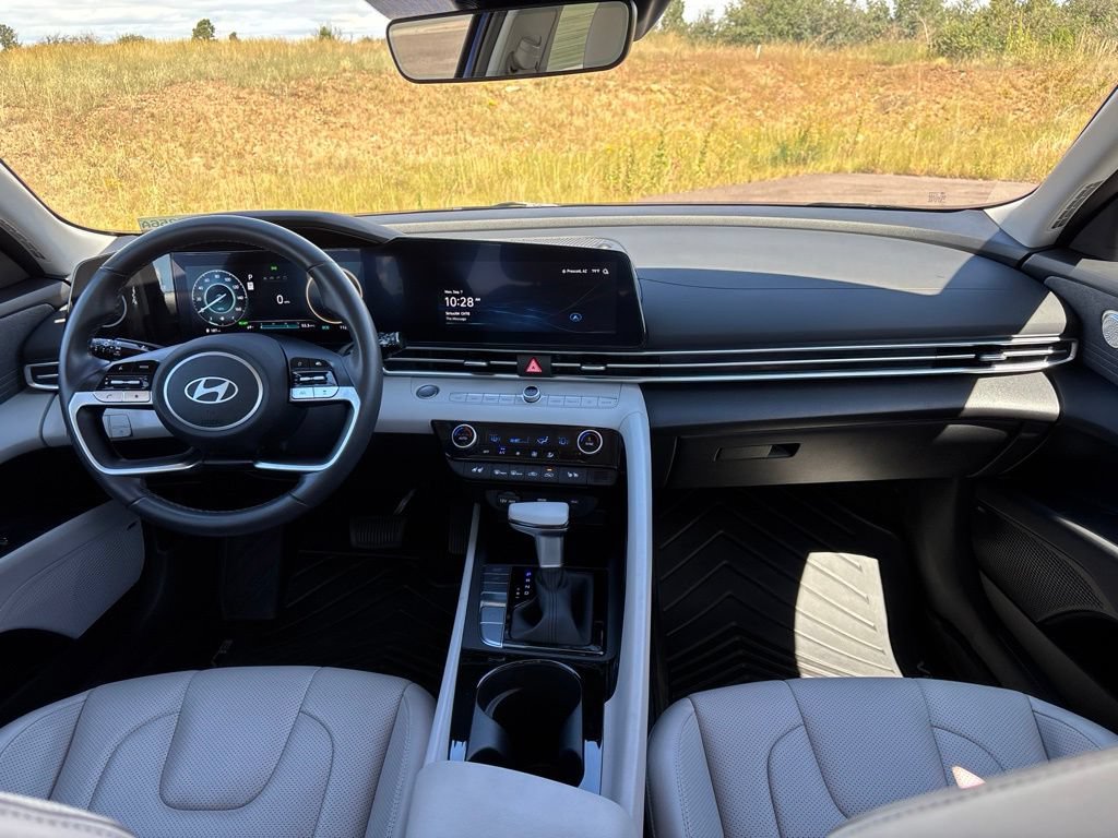 Used 2025 Hyundai Elantra Limited FWD image 19