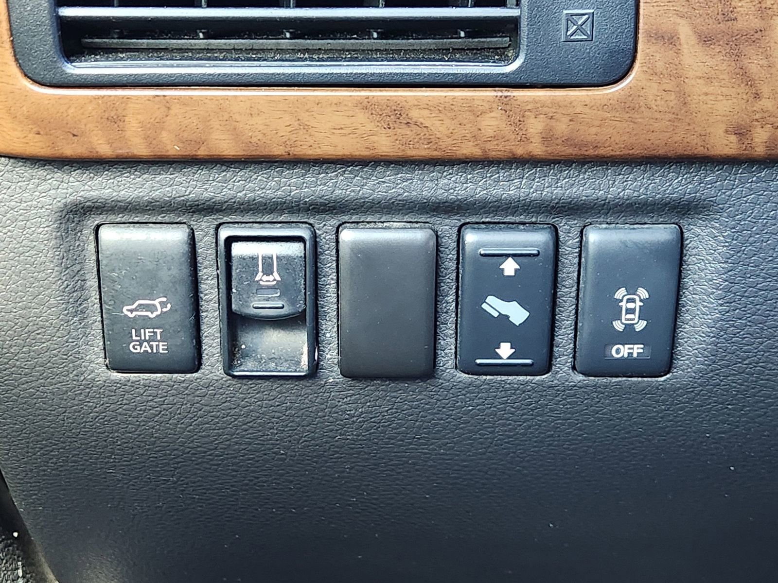 Used 2015 Nissan Armada Platinum w/ 2nd Row Captain Seat Package AWD/4WD image 24