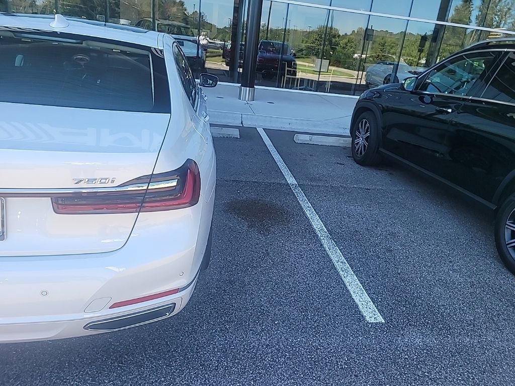 Used 2022 BMW 750i xDrive w/ Executive Package image 8