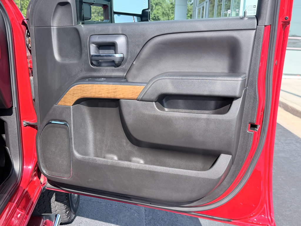 Used 2018 Chevrolet Silverado 2500 LTZ AWD/4WD image 34