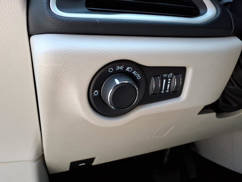 Used 2023 Chrysler Voyager LX image 22