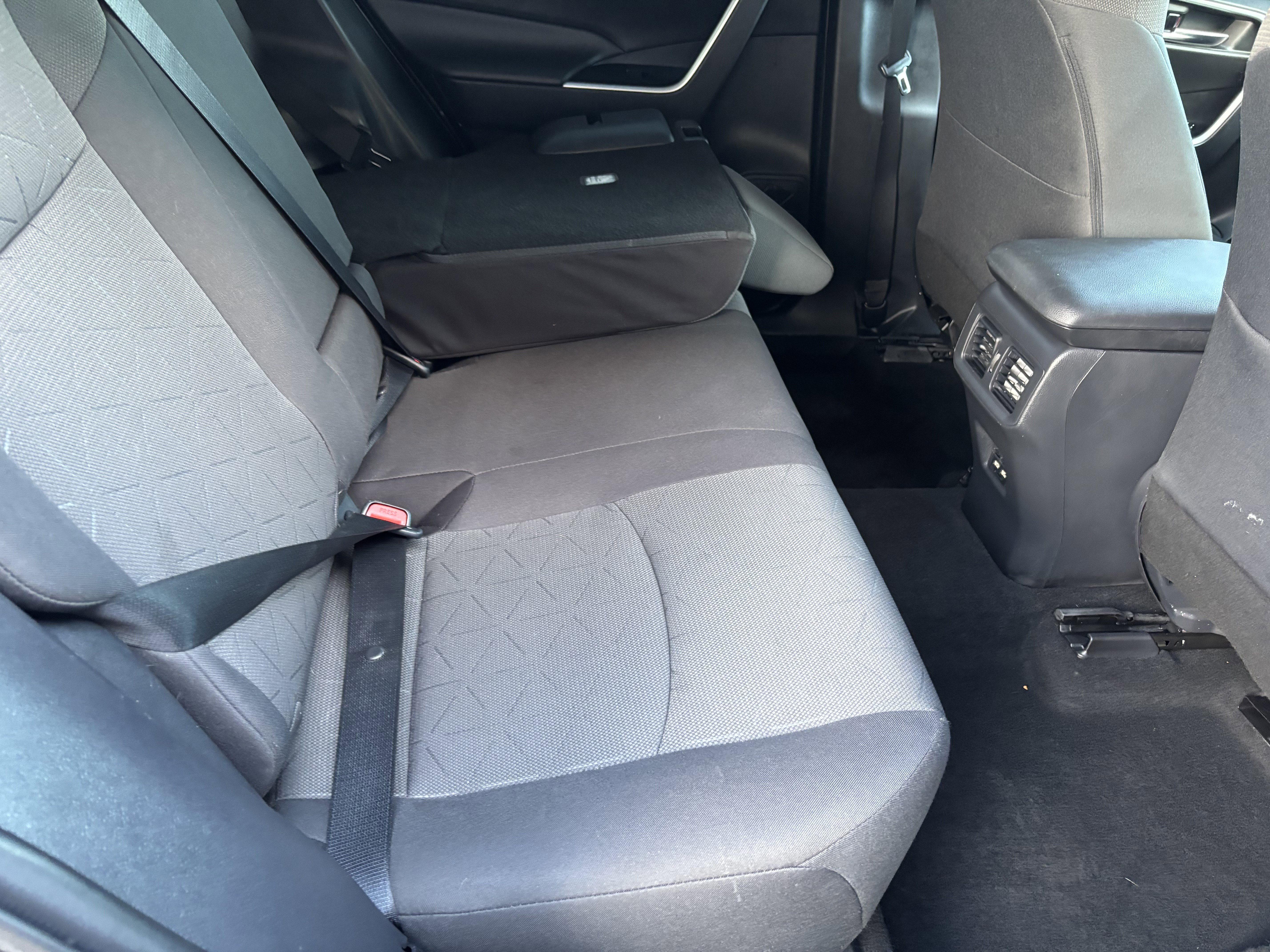 Used 2021 Toyota RAV4 XLE AWD/4WD image 26
