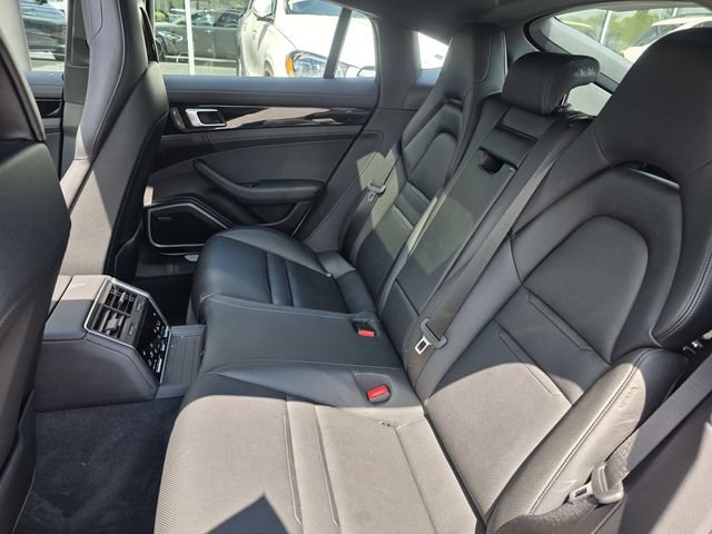 Used 2022 Porsche Panamera RWD image 11