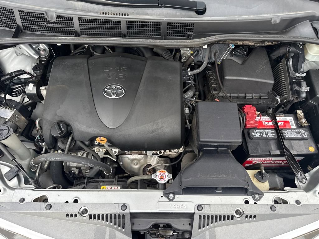 Used 2019 Toyota Sienna XLE image 28