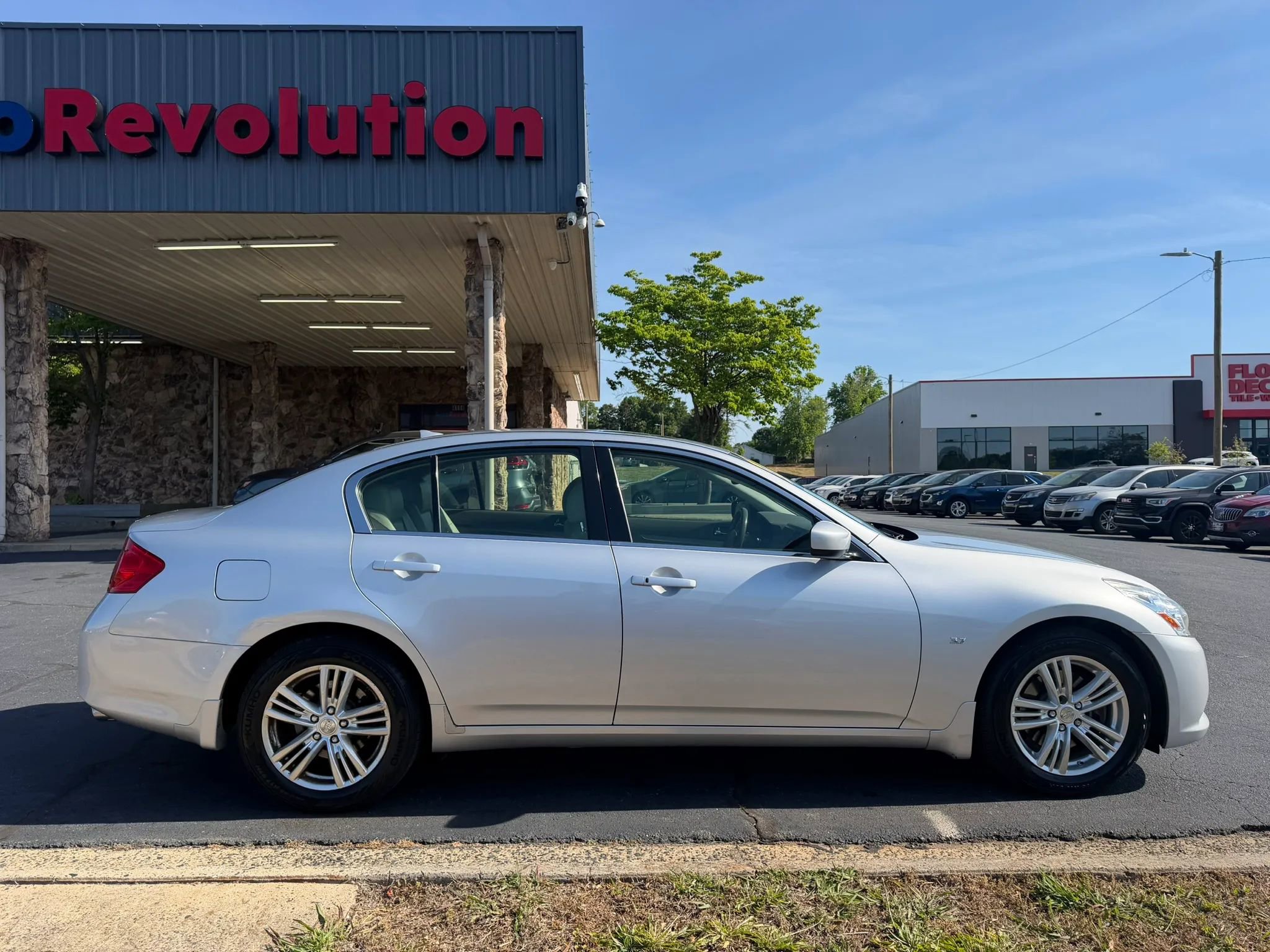 Used 2015 INFINITI Q40 AWD w/ Navigation Package image 8