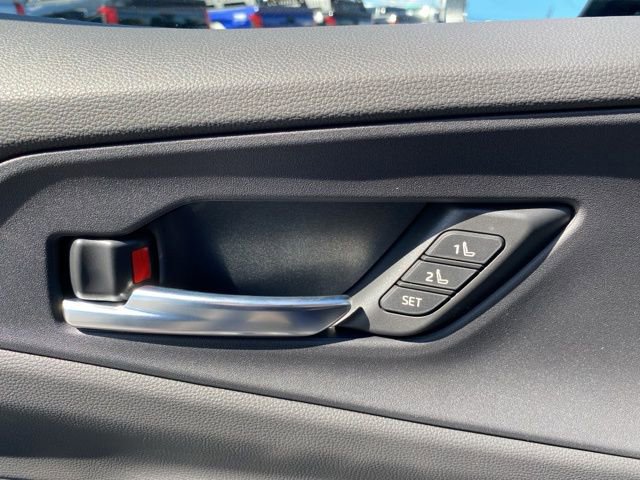 New 2025 Toyota Prius Plug-In Hybrid FWD image 25