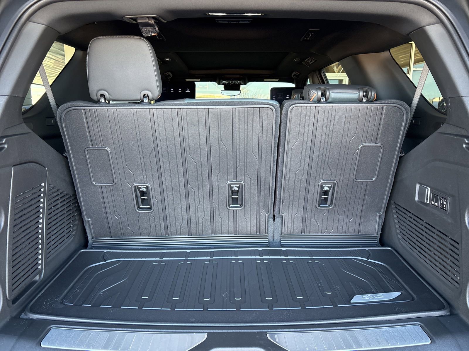 New 2026 GMC Yukon AT4 w/ AT4 Premium Plus Package image 17
