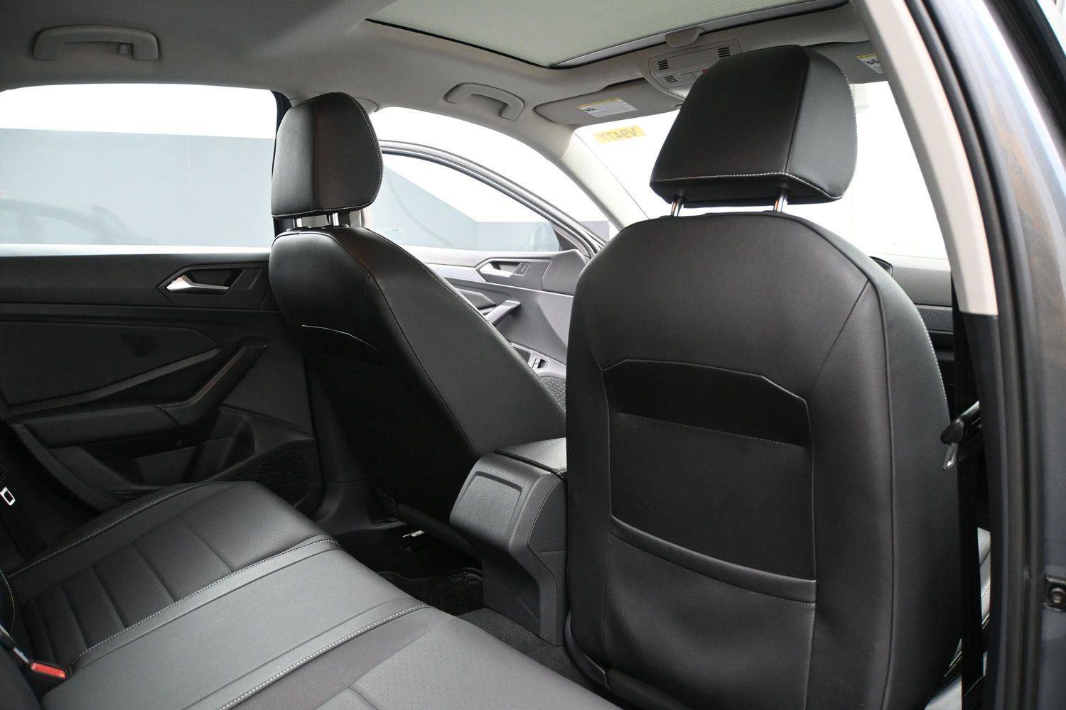 Used 2022 Volkswagen Jetta SE w/ Panoramic Sunroof Package FWD image 17