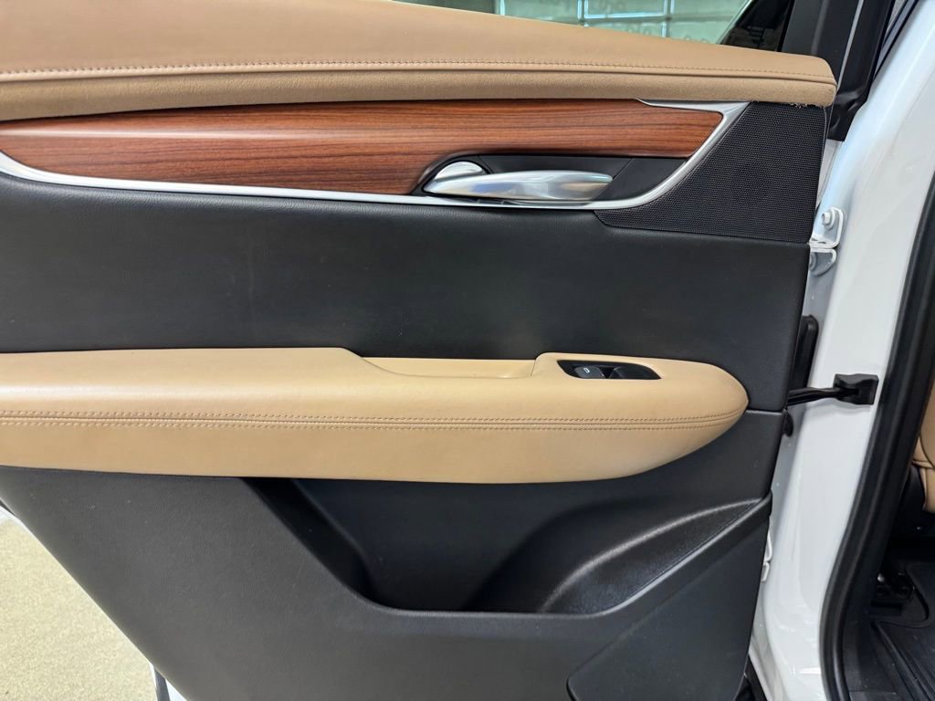 Used 2017 Cadillac XT5 Platinum w/ Driver Assist Package image 16