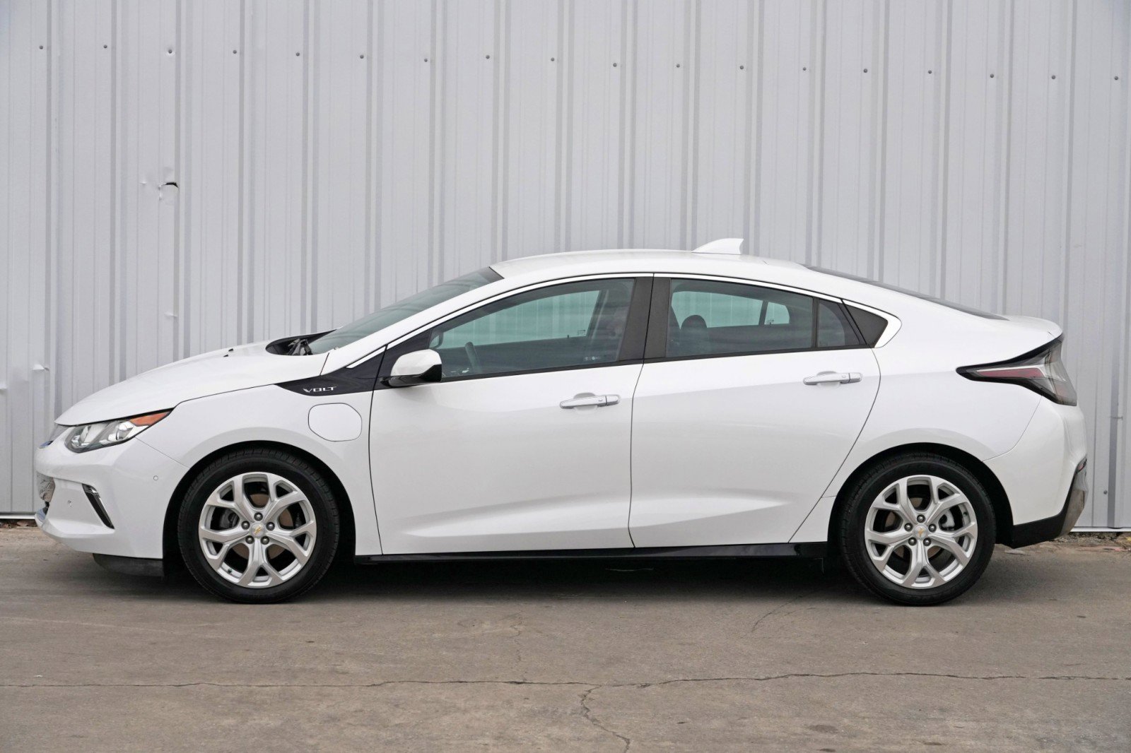 Used 2017 Chevrolet Volt Premier w/ Driver Confidence II Package image 47