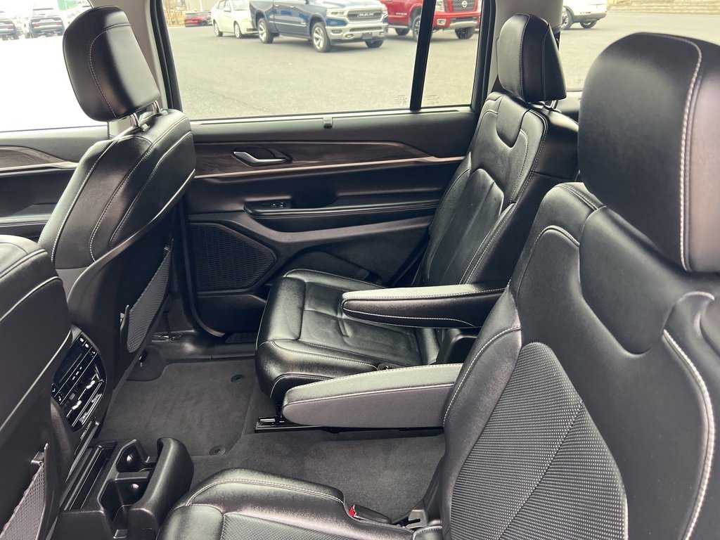 Used 2023 Jeep Grand Cherokee L Limited w/ Luxury Tech Group II image 24