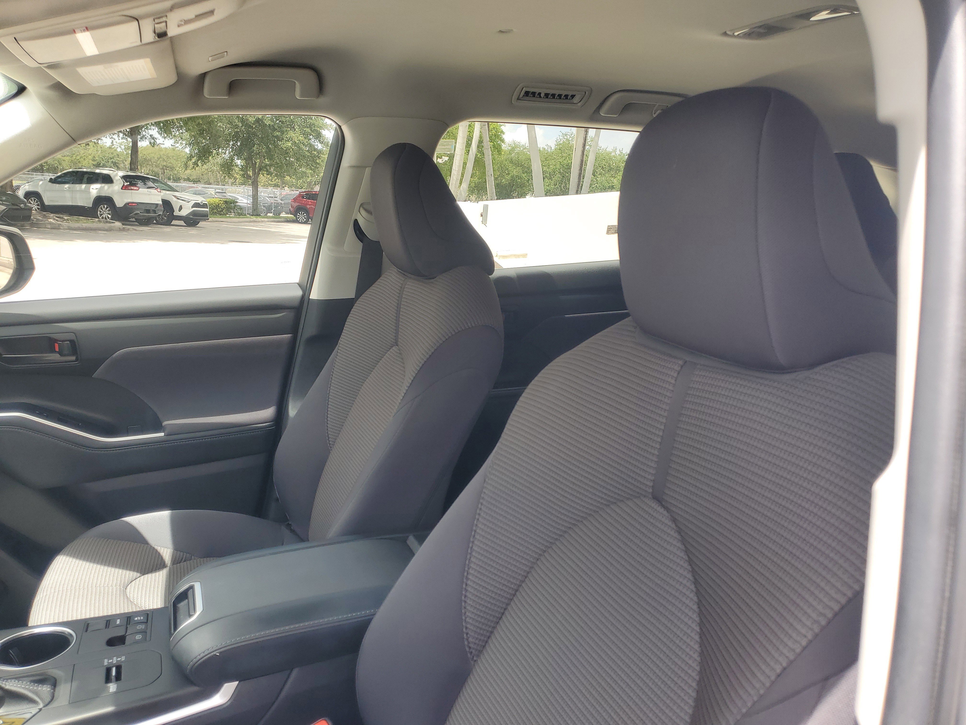 Certified 2024 Toyota Highlander LE FWD image 19