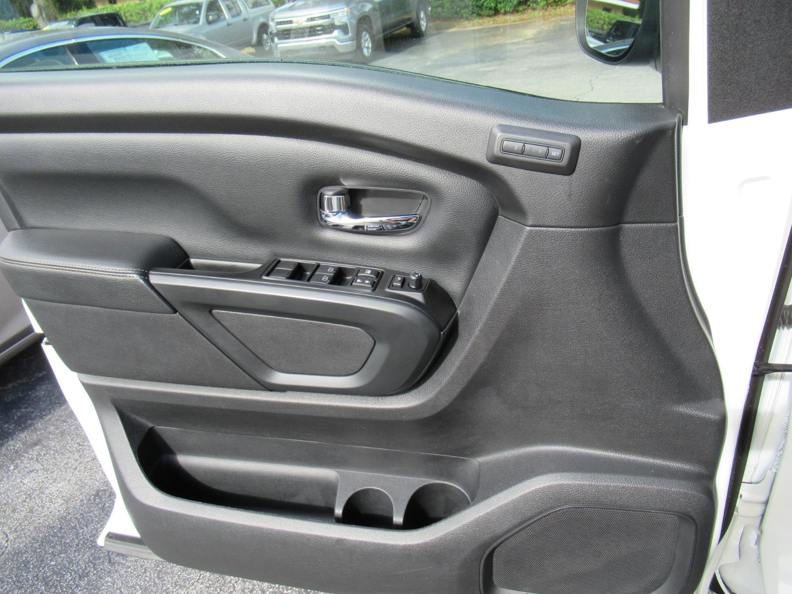 Used 2019 Nissan Titan SL w/ Midnight Edition RWD image 20