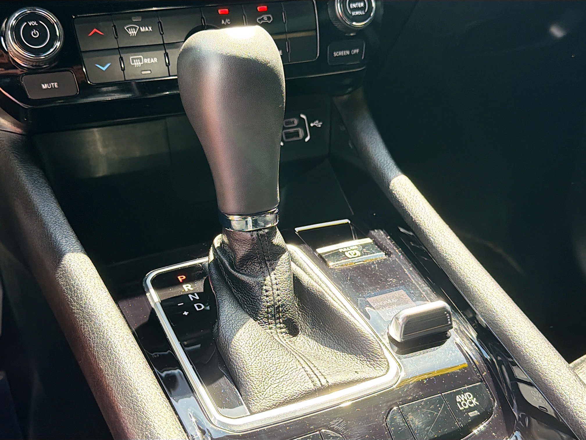 Used 2024 Jeep Compass Latitude w/ Altitude Special Edition image 25