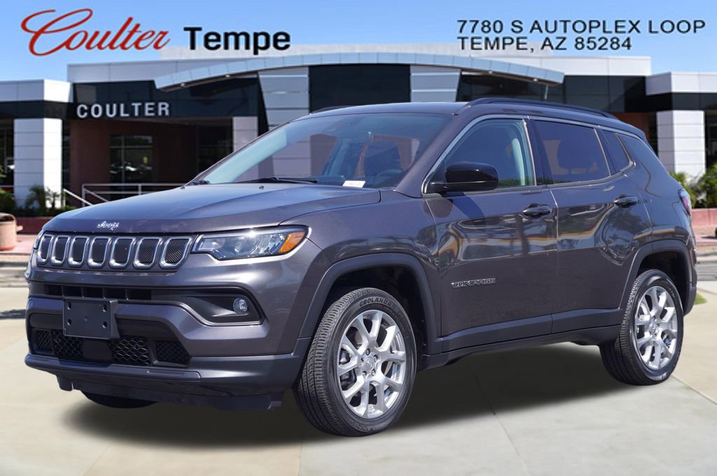 Used 2022 Jeep Compass Latitude image 1