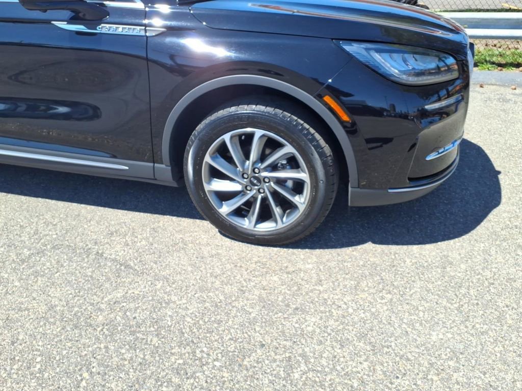 Used 2024 Lincoln Corsair AWD w/ Equipment Group 101A image 4