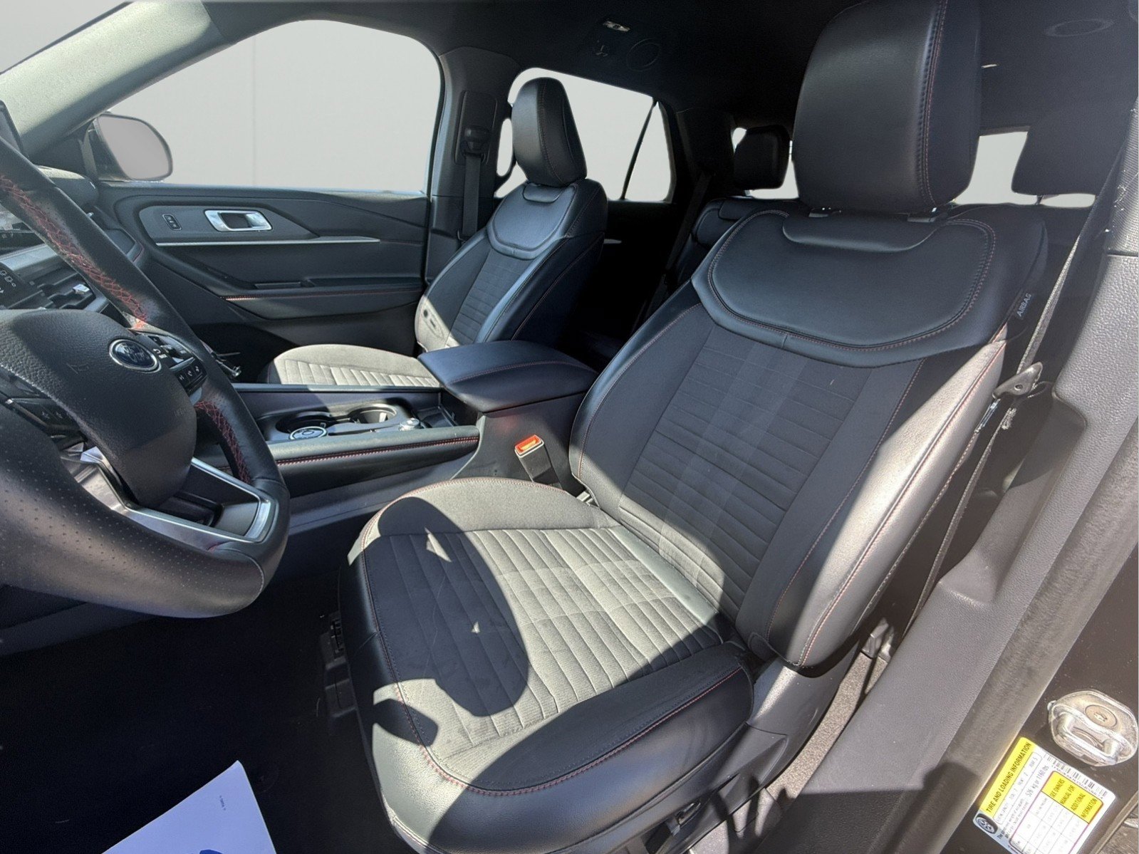 Used 2025 Ford Explorer ST-Line w/ ST-Line Street Pack image 4