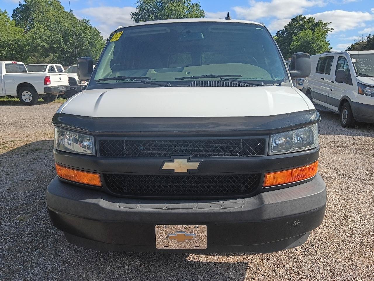Used 2019 Chevrolet Express 3500 LS RWD image 2