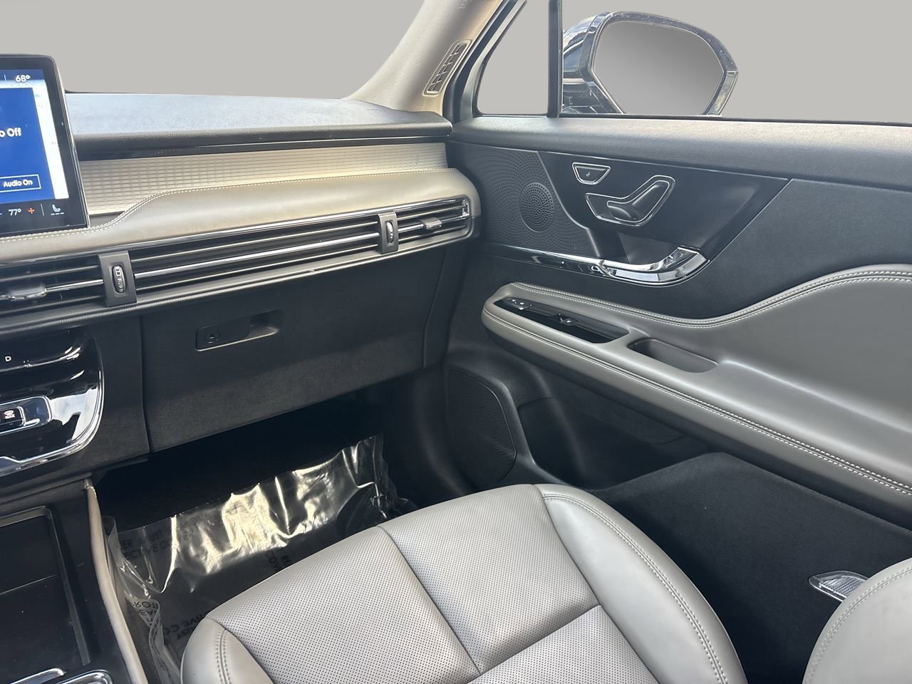 Used 2025 Lincoln Corsair FWD w/ Equipment Group 101A image 11