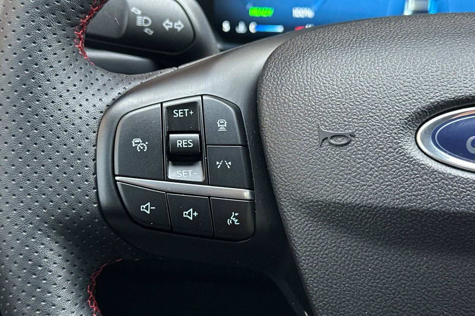 Used 2025 Ford Escape ST-Line Elite w/ Premium Technology Package image 32