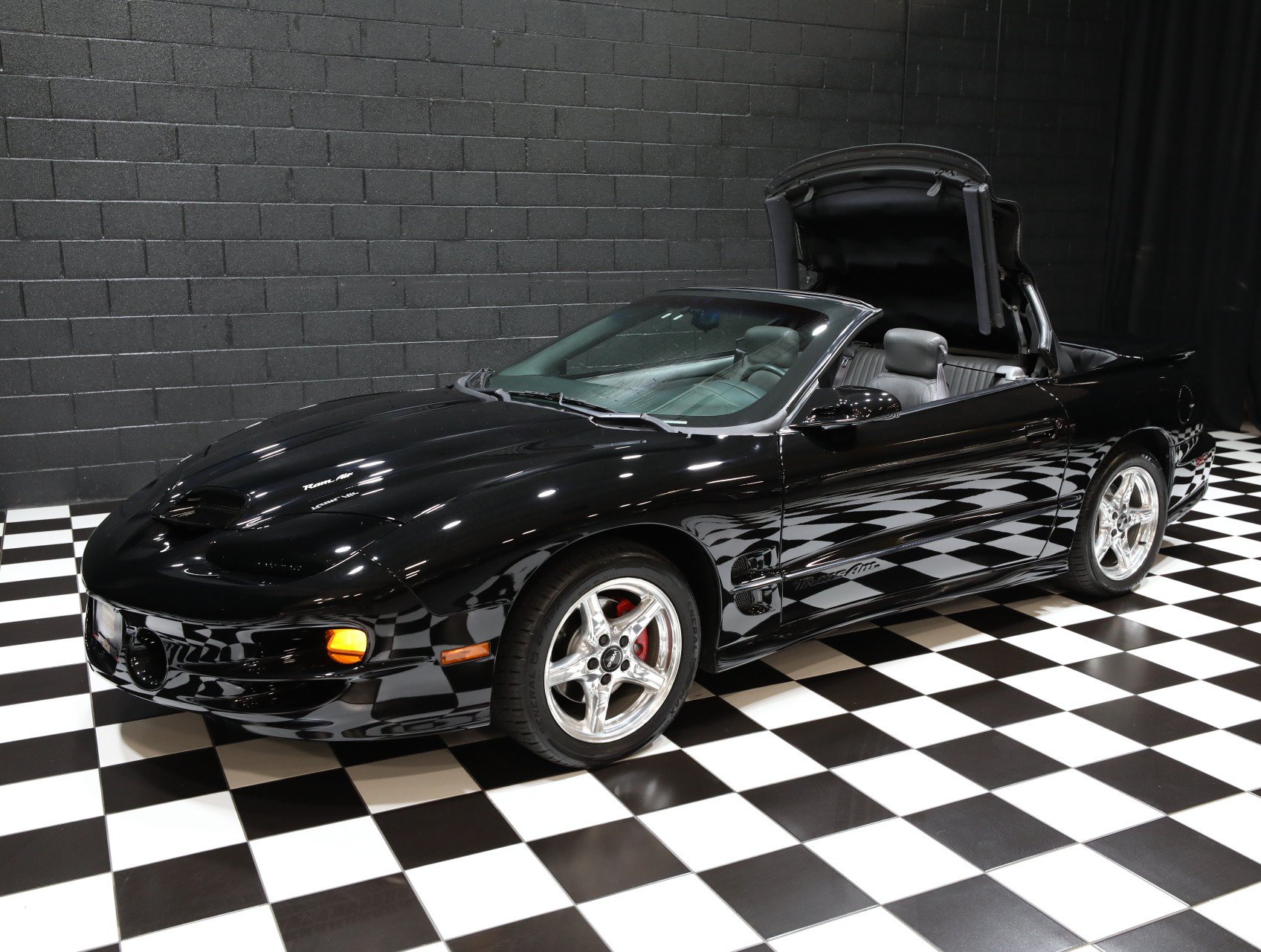 Used 1999 Pontiac Firebird Trans Am RWD image 11