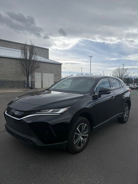 Used 2023 Toyota Venza LE image 2