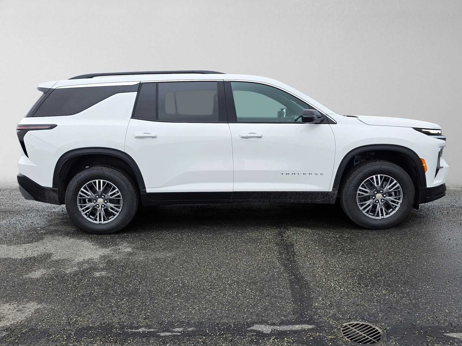 New 2027 Chevrolet Traverse LT AWD/4WD image 2