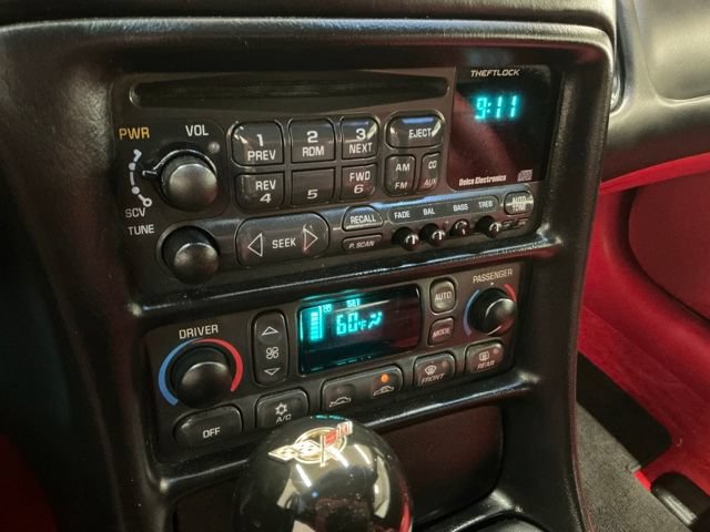 Used 2001 Chevrolet Corvette Convertible w/ Preferred Equipment Group2 RWD image 23