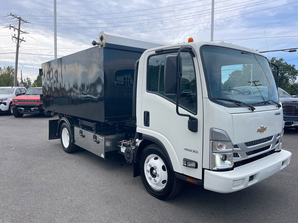 Used 2024 Chevrolet Low Cab Forward RWD image 7